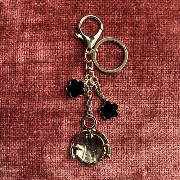 GEOMETRIC BAG CHARM Black and Gold Tone - Picture 5 of 6